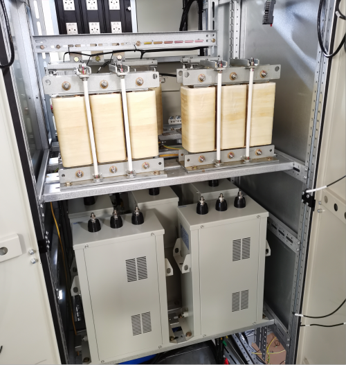 低压电容柜内部是由哪些元器件组成？